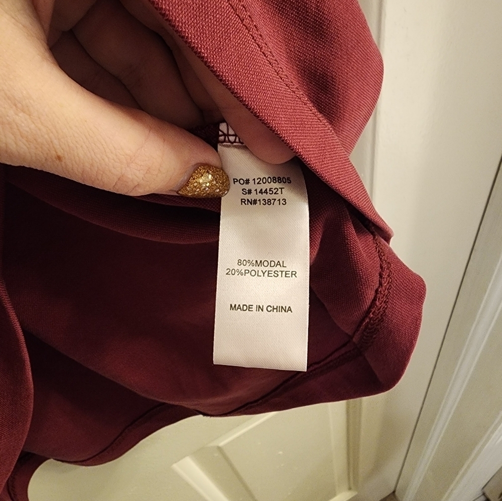 Doe & Rae maroon too size Lg - Picture 3 of 4